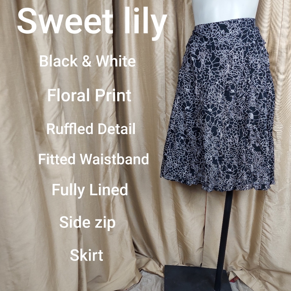 Sweet lily black & white floral print ruffle skirt size 12